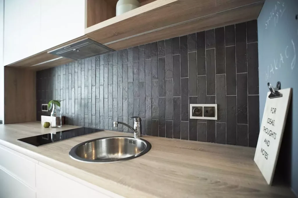 Proiect UNGUREANU ART, materiale folosite - interior cu cărămidă